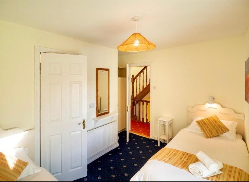 White Heather House Clifden Town Square Екстериор снимка