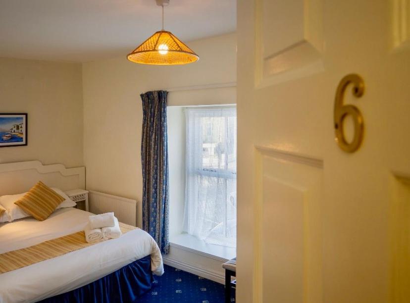 White Heather House Clifden Town Square Екстериор снимка