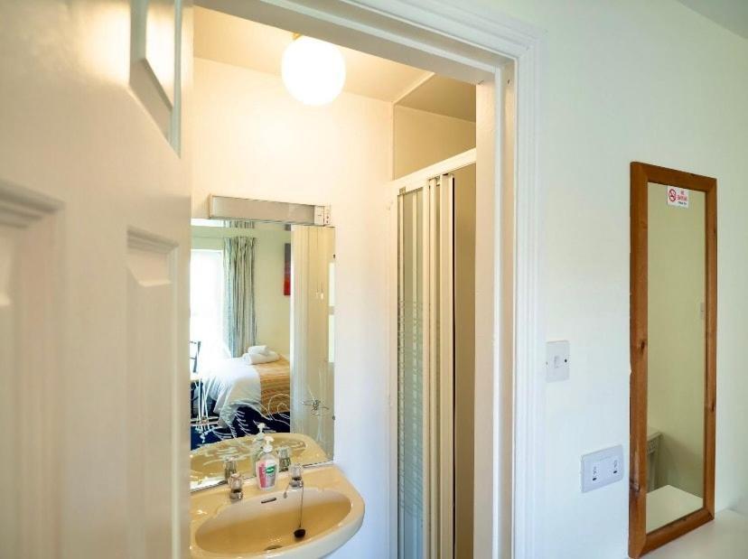 White Heather House Clifden Town Square Екстериор снимка