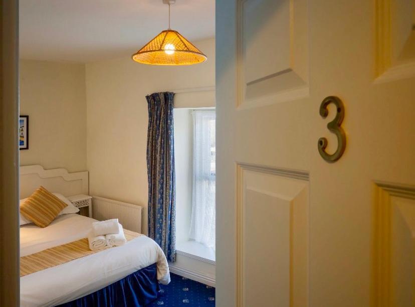 White Heather House Clifden Town Square Екстериор снимка