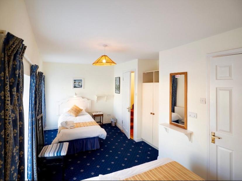 White Heather House Clifden Town Square Екстериор снимка