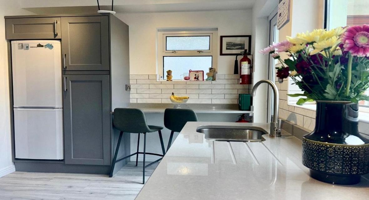 White Heather House Clifden Town Square Екстериор снимка
