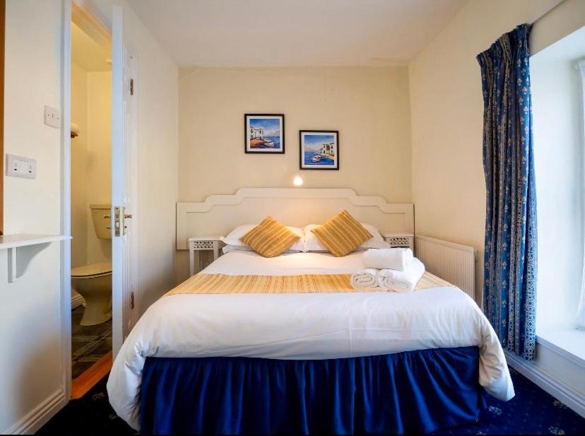 White Heather House Clifden Town Square Екстериор снимка