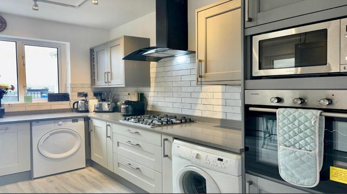 White Heather House Clifden Town Square Екстериор снимка