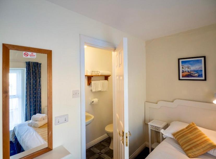 White Heather House Clifden Town Square Екстериор снимка