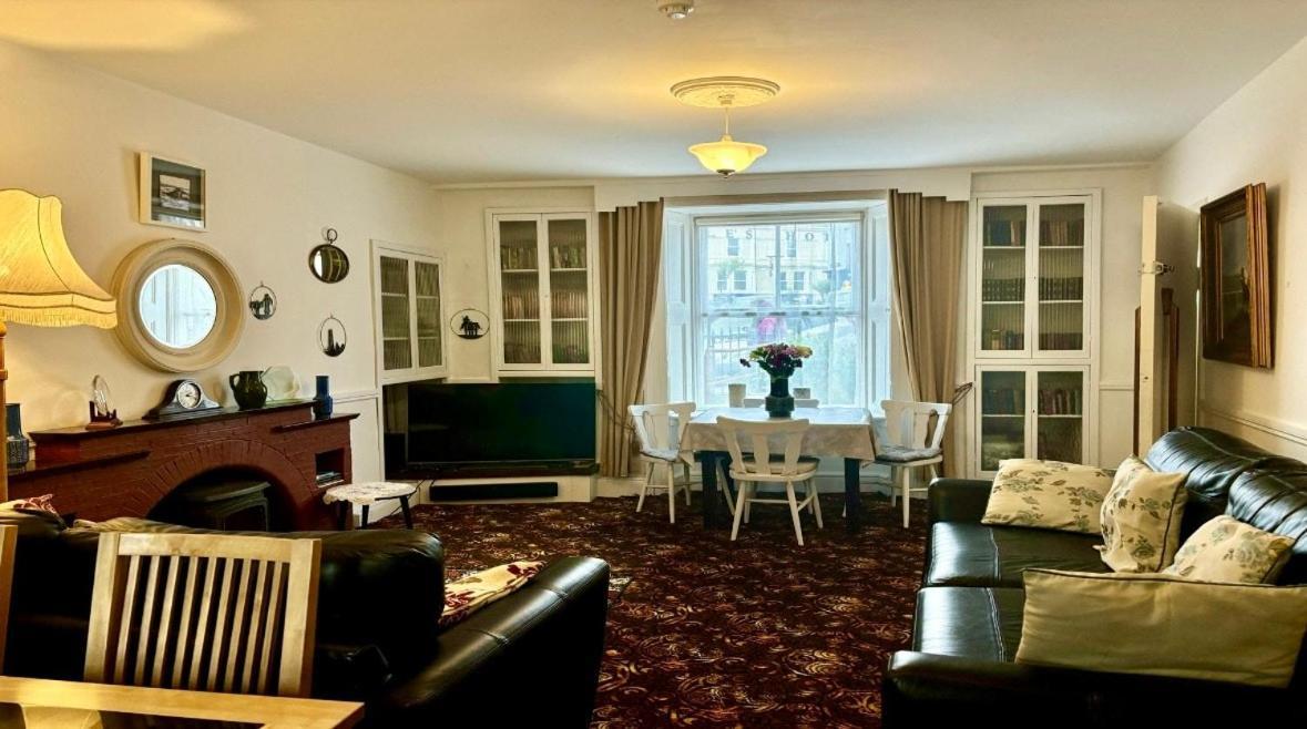White Heather House Clifden Town Square Екстериор снимка