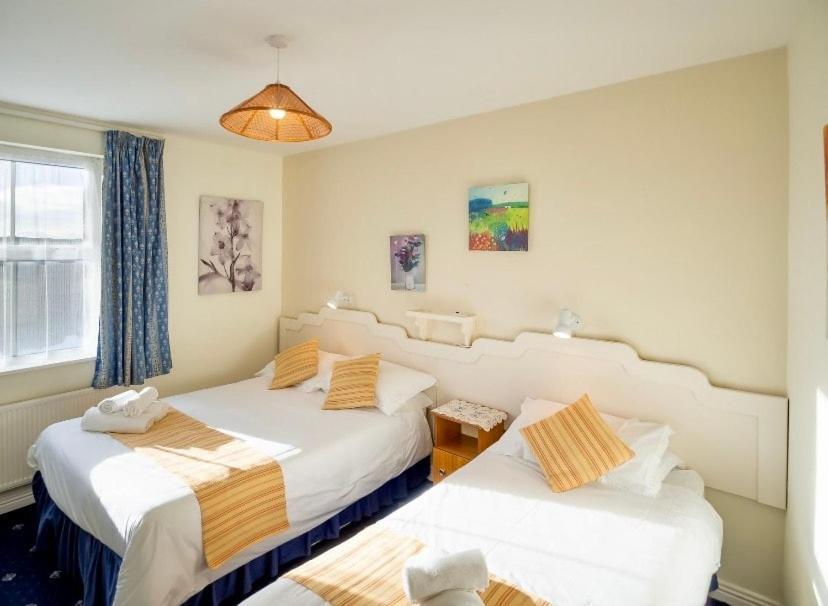 White Heather House Clifden Town Square Екстериор снимка