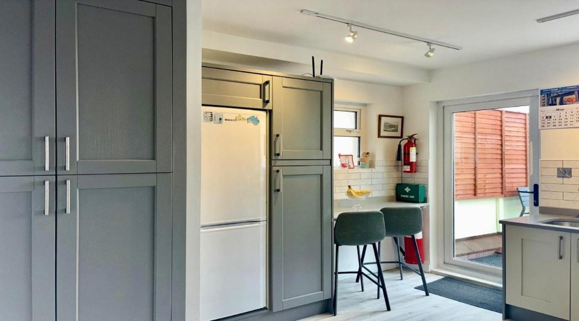 White Heather House Clifden Town Square Екстериор снимка