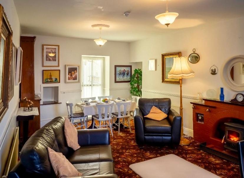 White Heather House Clifden Town Square Екстериор снимка
